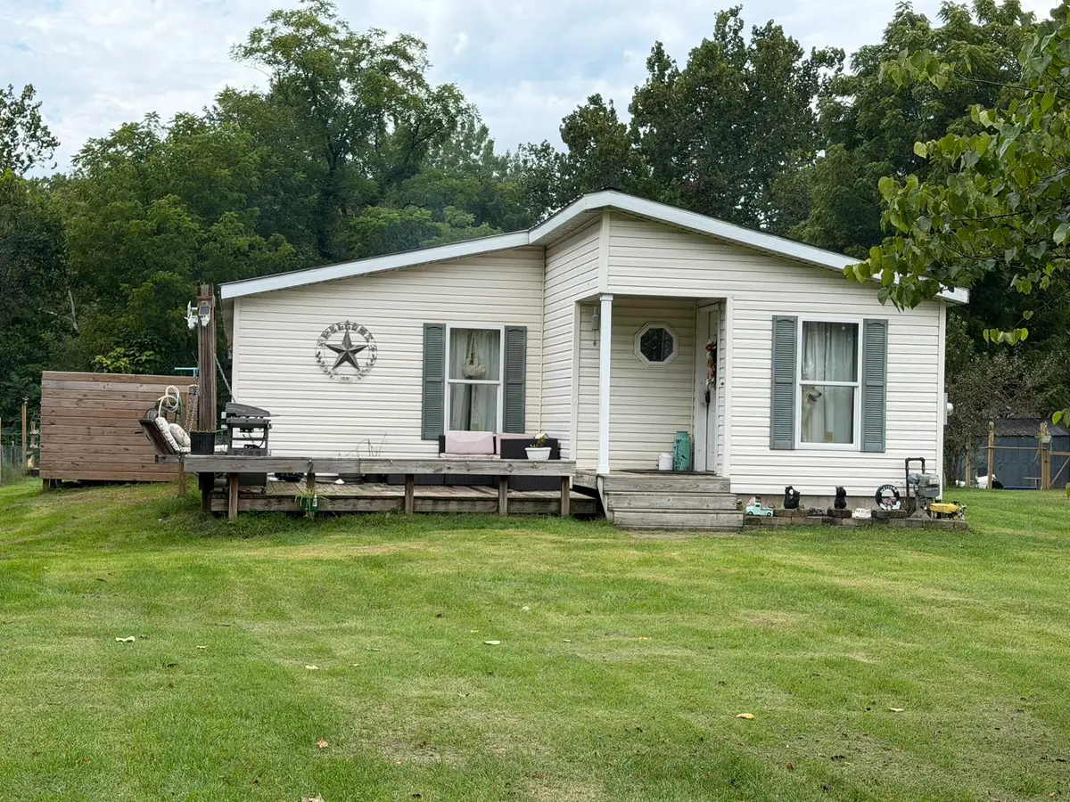 40 S Pine Street, Grand Junction, MI 49056 - #1