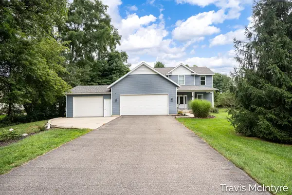 6838 Fox Meadow Drive Ne, Rockford, MI 49341
