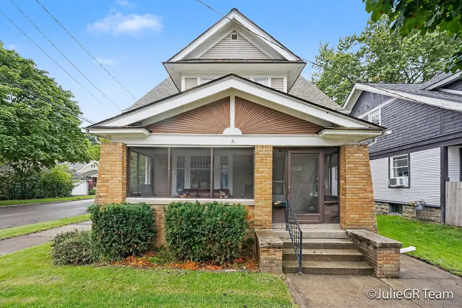 539 Garfield Avenue Nw, Grand Rapids, MI 49504 - #2