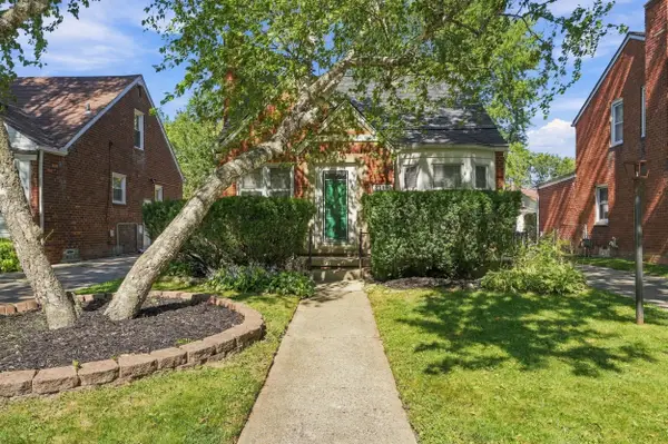 21191 Lochmoor Street, Harper Woods, MI 48225