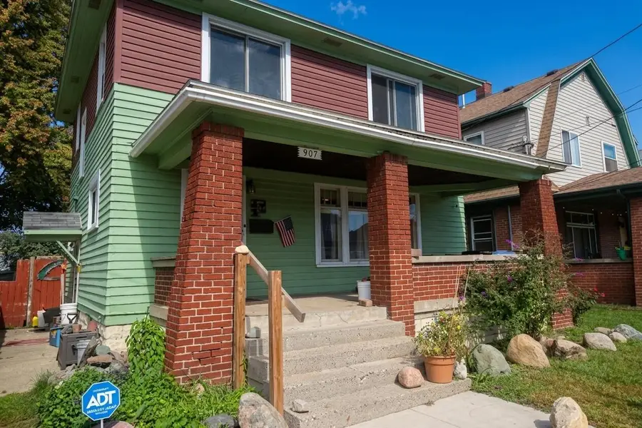 907 Burton Street Sw, Wyoming, MI 49509 - #2