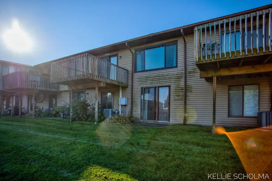 2927 Porter Court Sw, Grandville, MI 49418 - #3
