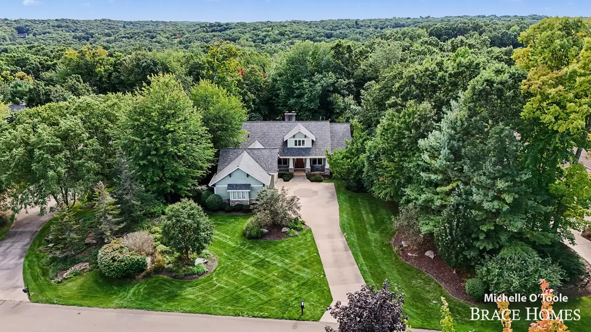 4260 S Oak Pointe Court Ne, Grand Rapids, MI 49525 - #1