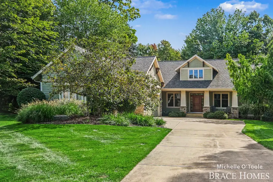 4260 S Oak Pointe Court Ne, Grand Rapids, MI 49525 - #2