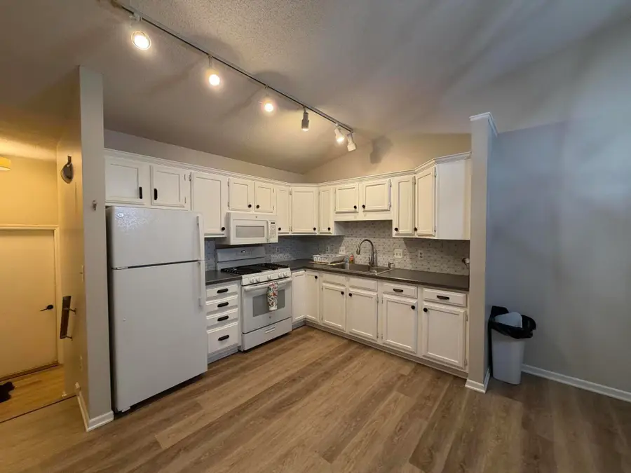 161 Laurelwood Court Sw #98, Grand Rapids, MI 49548 - #2