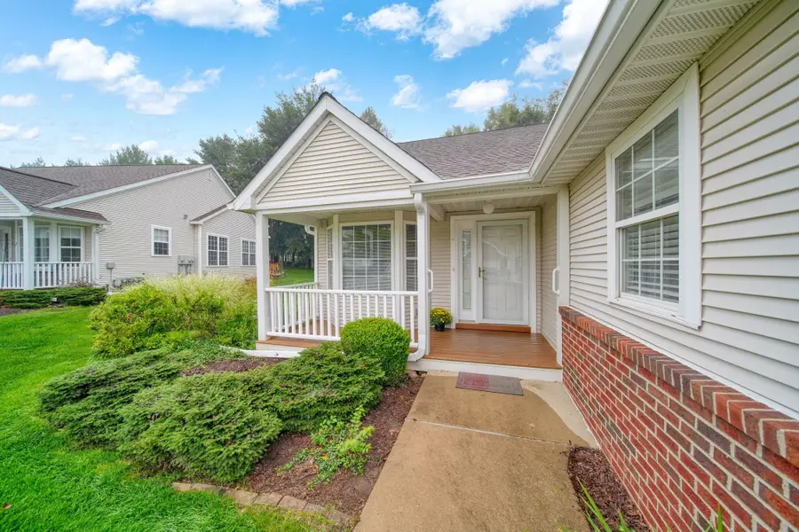 846 E Barrington Circle, Jackson, MI 49203 - #2