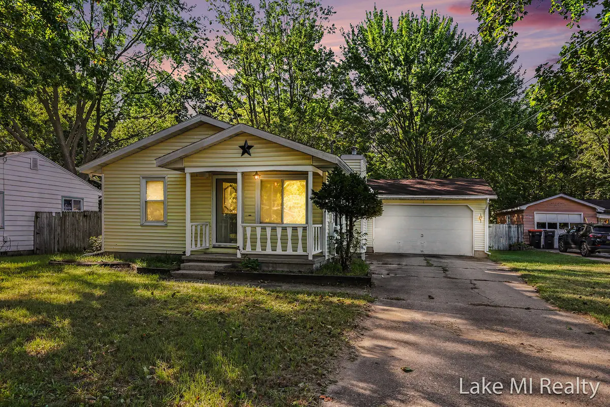102 Sluyter Street Se, Kentwood, MI 49548 - #1
