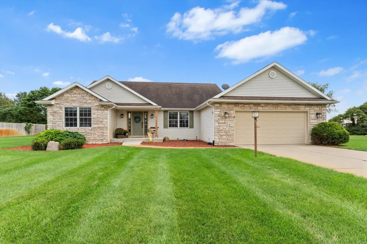 69390 Sundance Drive, Edwardsburg, MI 49112 - #1