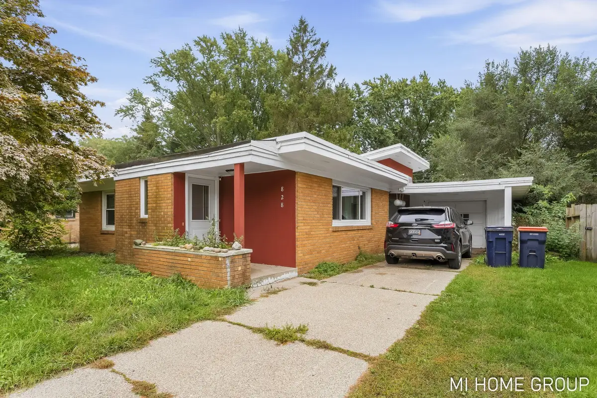 828 W 24th Street, Holland, MI 49423 - #1
