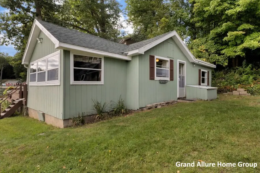 2667 W Selkirk Lake Drive, Shelbyville, MI 49344 - #3