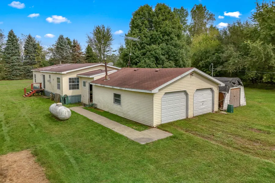 474 Clarendon Road, Quincy, MI 49082 - #2