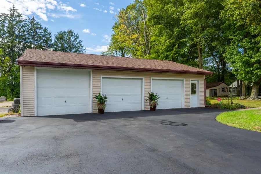1180 S Bainbridge Center Road, Benton Harbor, MI 49022 - #2