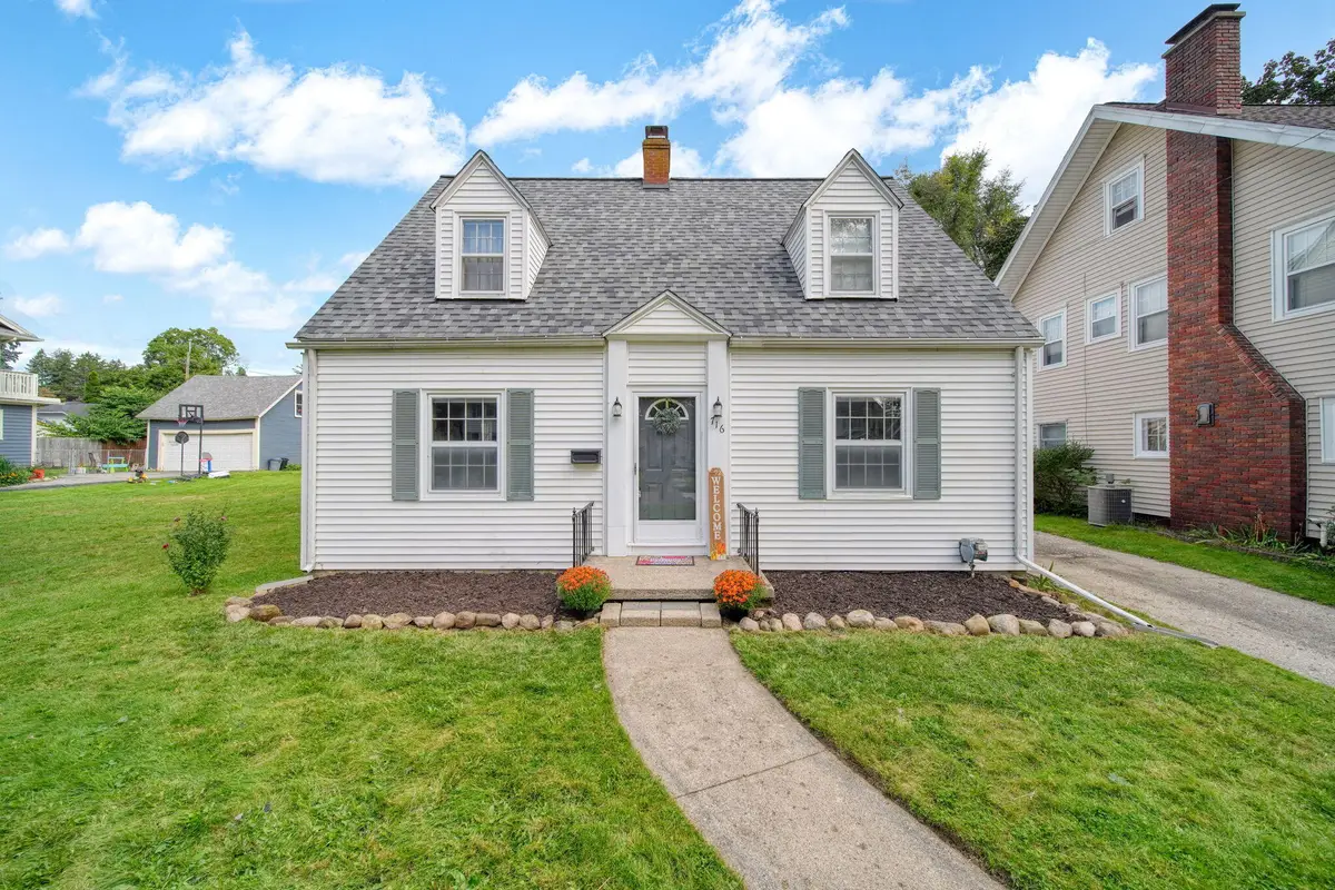 716 Woodfield Drive, Jackson, MI 49203 - #1
