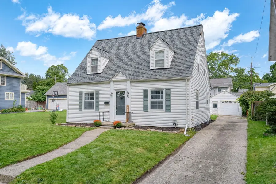 716 Woodfield Drive, Jackson, MI 49203 - #2