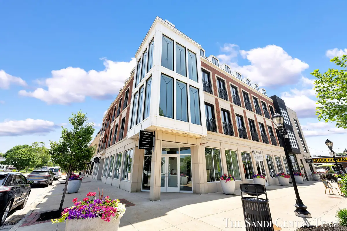 110 W Savidge Street #206, Spring Lake, MI 49456 - #1