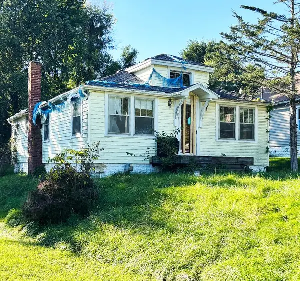 1222 Knapp Street, Jackson, MI 49203