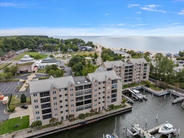 260 Water Street #5E, St. Joseph, MI 49085