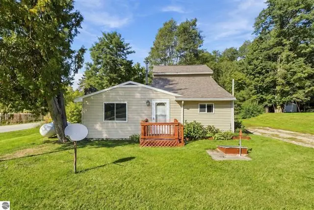 11010 E 8 Mile Road, Tustin, MI 49688 - #1
