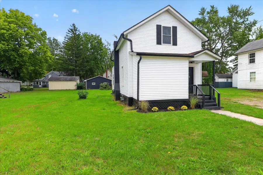 1015 N 5th Street, Niles, MI 49120 - #2
