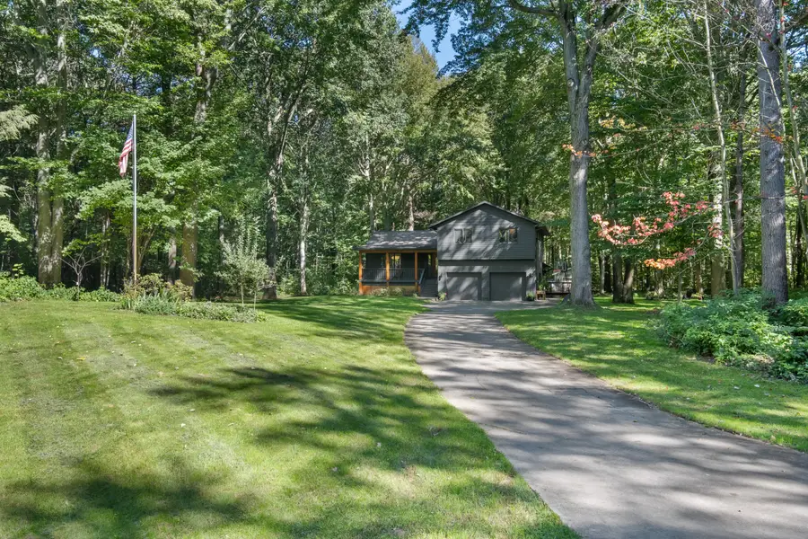 12890 Woodhaven Drive, Grand Haven, MI 49417 - #2
