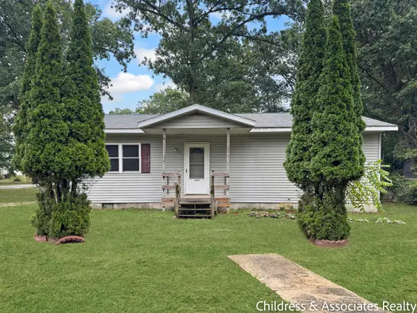 912 E James Street, White Cloud, MI 49349