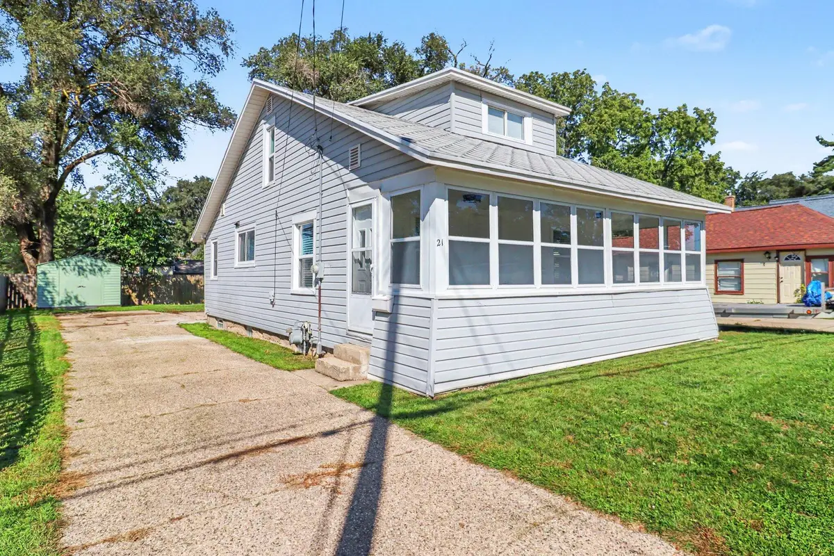 21 Frontenac Street Se, Wyoming, MI 49548 - #1