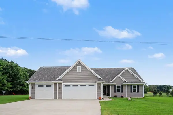2133 S Van Kal Street, Kalamazoo, MI 49009