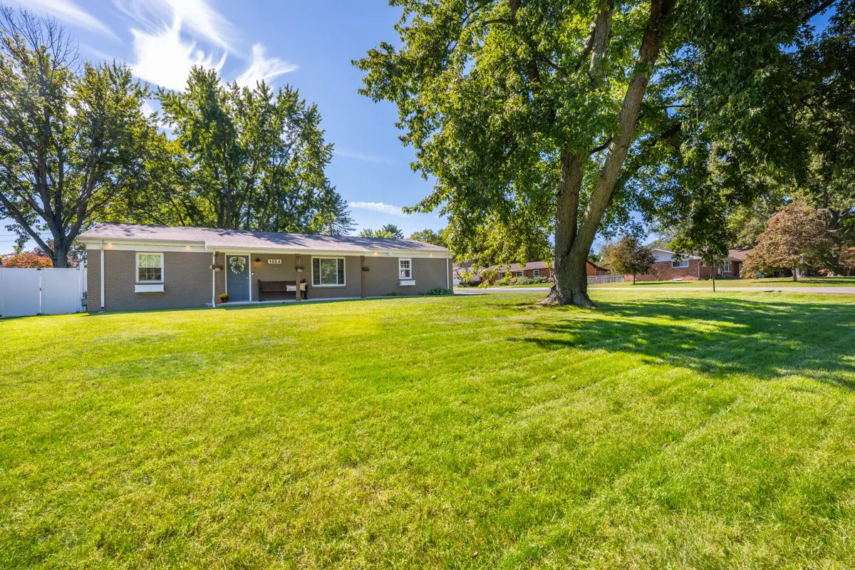 1864 N Sierra Way, Stevensville, MI 49127 - #1