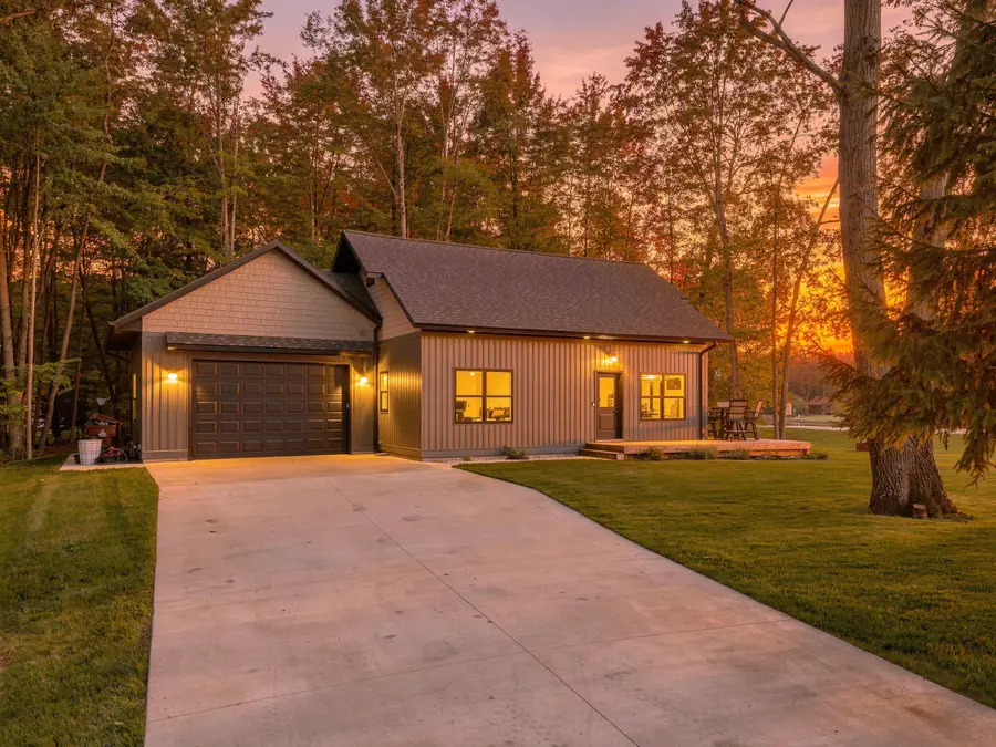 6854 Clubhouse Drive E, Canadian Lakes, MI 49346 - #2