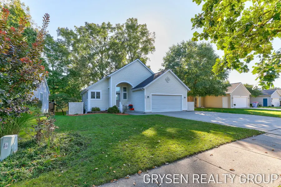 642 Clover Ridge Avenue Nw, Grand Rapids, MI 49504 - #3