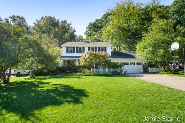2110 Blueberry Drive Nw, Grand Rapids, MI 49504