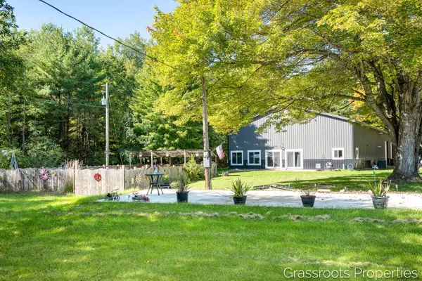 13855 Lincoln Lake Avenue Ne, Gowen, MI 49326