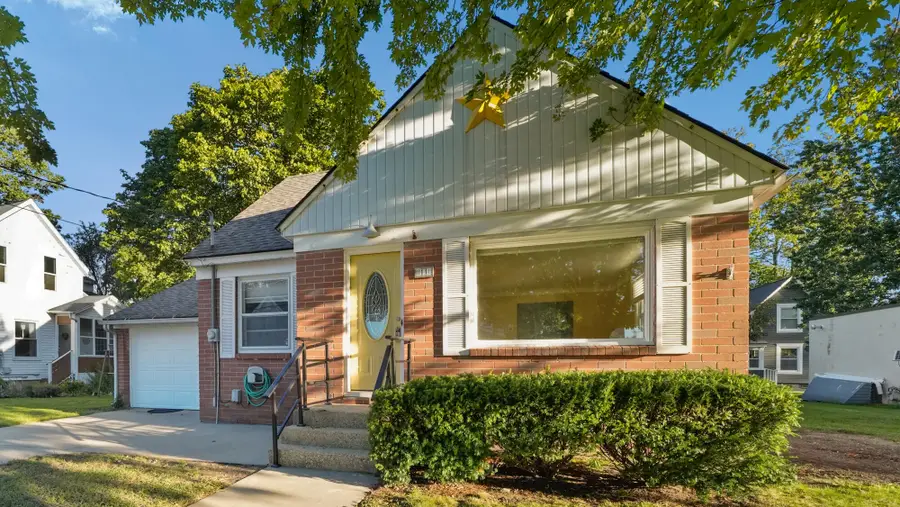 11 W Mckinley Avenue, Zeeland, MI 49464 - #3