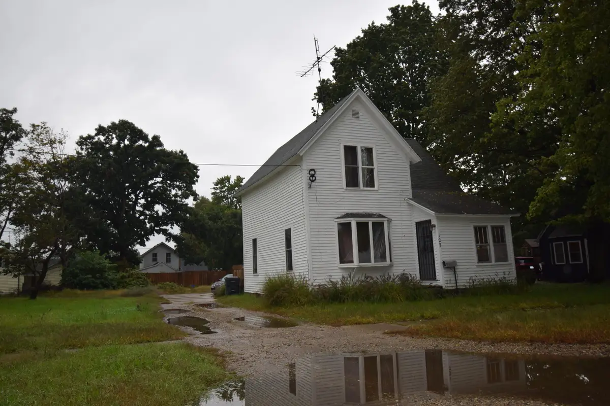 127 Michigan Avenue, Hartford, MI 49057 - #1