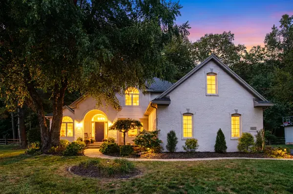 4090 Deerfield Woods Drive, Lambertville, MI 48144