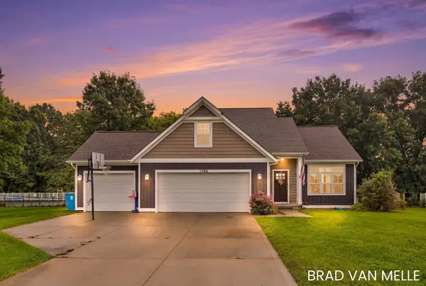 1708 Signal Point Circle, Allegan, MI 49010