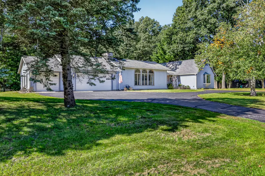 3985 Harbor Point Drive, Norton Shores, MI 49441 - #2