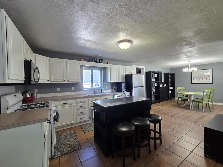 201 S Sterling Street, Ashley, MI 48806 - #2