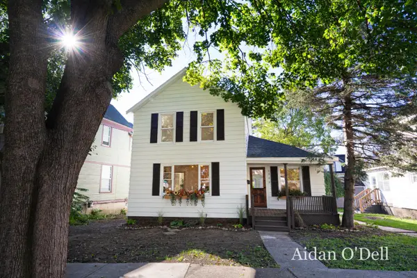 1002 Butterworth Street Sw, Grand Rapids, MI 49504