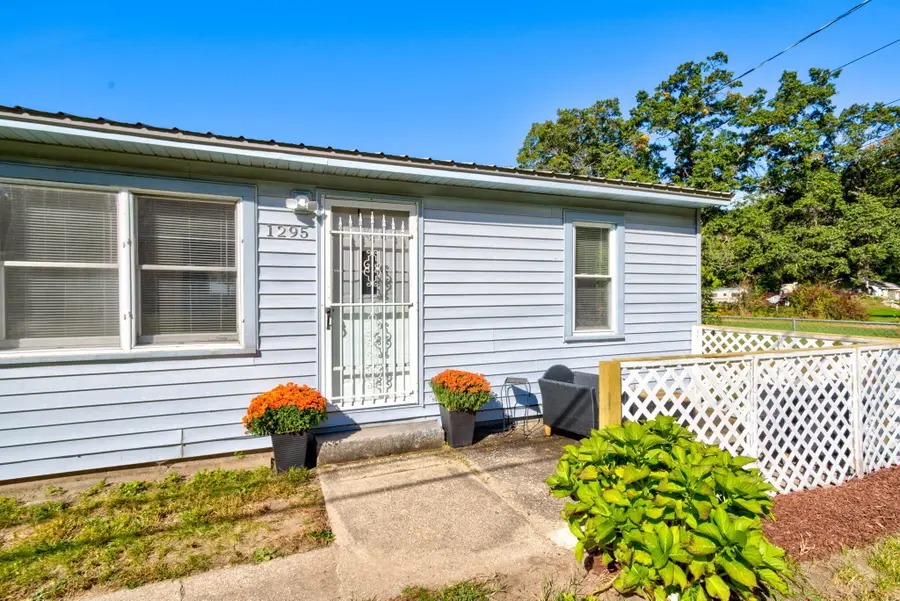 1295 S Brooks Road, Muskegon, MI 49442 - #3