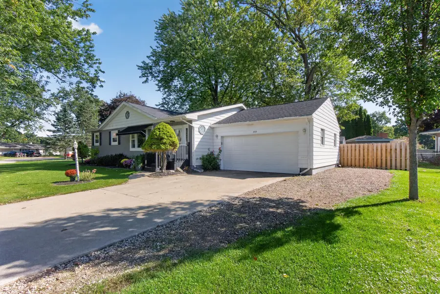 1525 Devonshire Road, Jackson, MI 49203 - #3