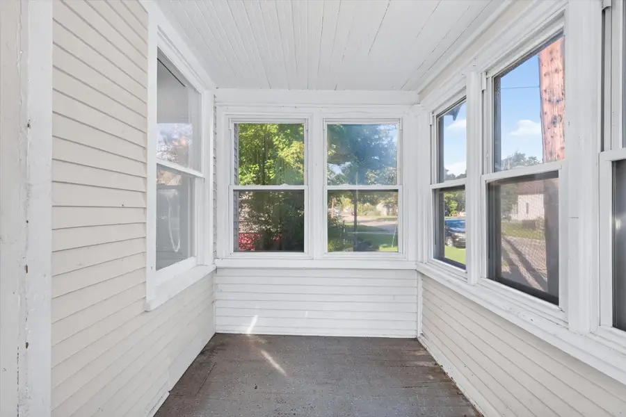 379 E Dale Avenue, Muskegon, MI 49442 - #3