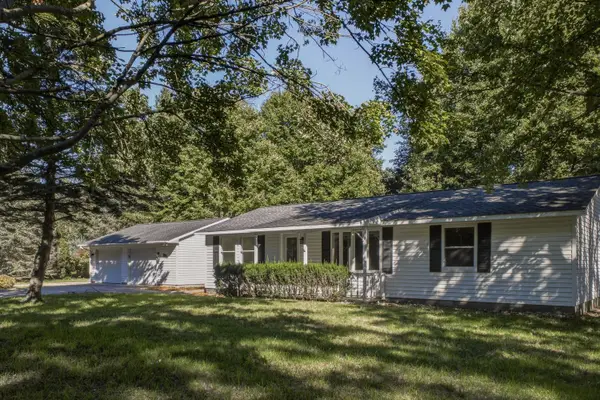 560 N Green Creek Road, Muskegon, MI 49445