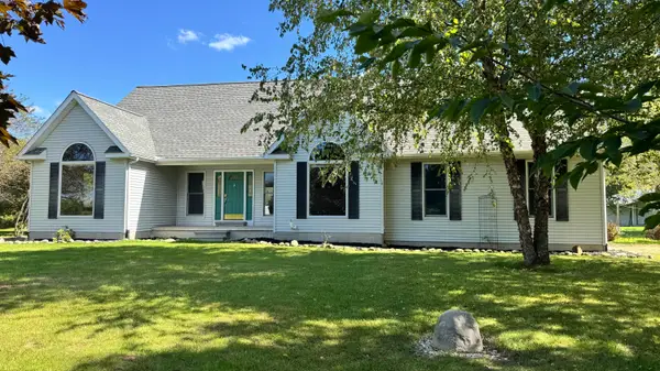 5261 N Rollin Highway, Manitou Beach, MI 49253