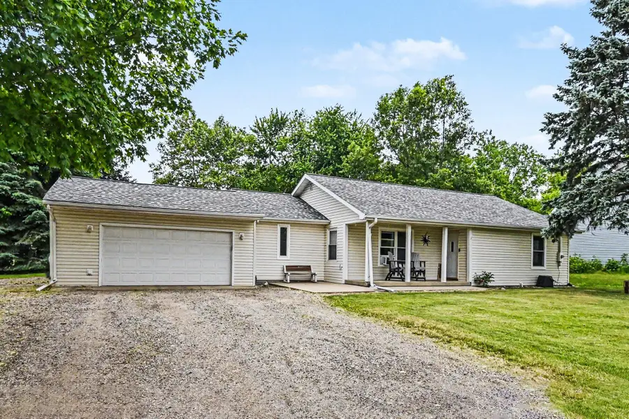 11332 Crestview Drive E, Cement City, MI 49233 - #2