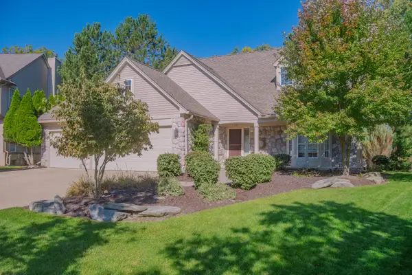 1083 Chestnut Lane, South Lyon, MI 48178
