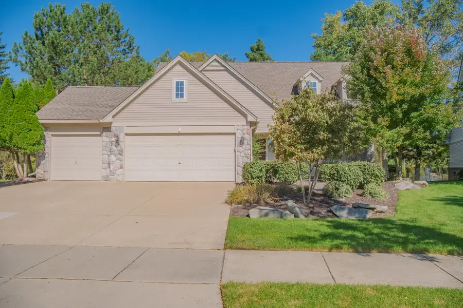 1083 Chestnut Lane, South Lyon, MI 48178 - #2