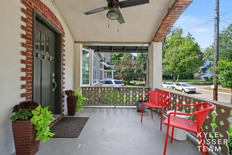 560 Laurel Avenue Se, East Grand Rapids, MI 49506 - #2