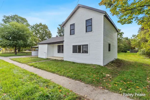 178 W Muskegon Street Ne, Cedar Springs, MI 49319