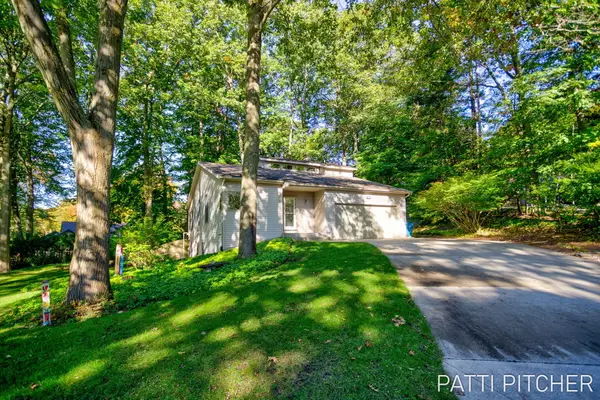 13582 Redbird Lane, Grand Haven, MI 49417